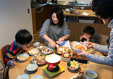 フォトコン 家族の丸テーブル